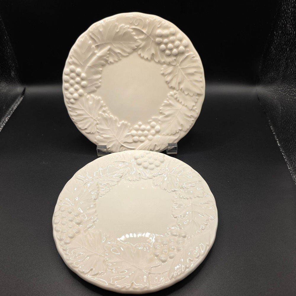 Williams-Sonoma Napa Cream Embossed Grape/Leaves 7inch Plate Set of 2 Italy